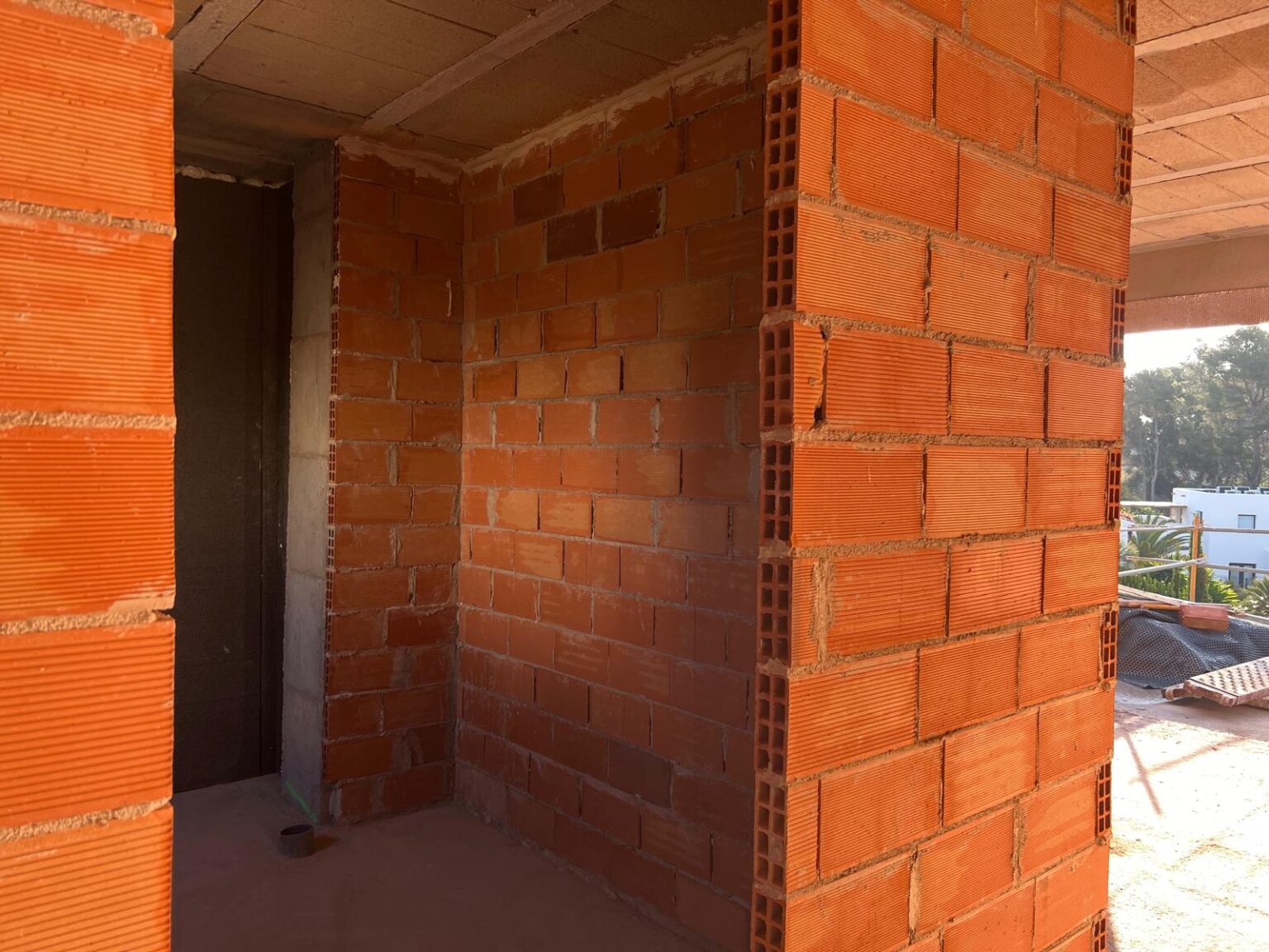Reforma de baño para cambiar bañera por plato de ducha de resina antideslizante
